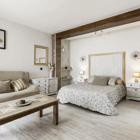 Cosy In Near River 龙达